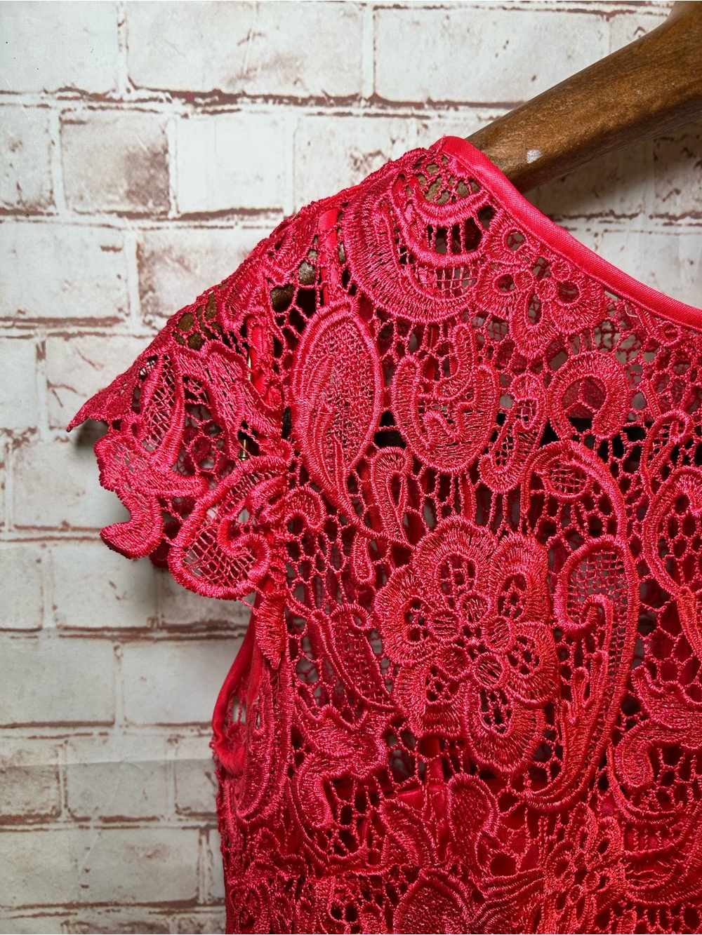 Sténay Coral Red Guipure Lace Sheath Dress Scalloped Elegant Cocktail Chic Midi - Picture 4 of 9
